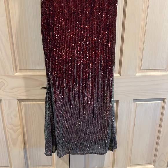 Maroon, sequins dress size large new never wore - Picture 4 of 5